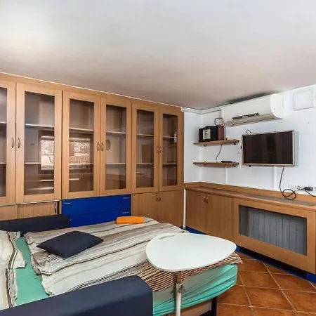 Beautiful Grande With Pool Island Krk Villa